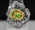 Кольцо из серебра 925 пробы с перидотом и цаворитами гранатами. Серебро 925